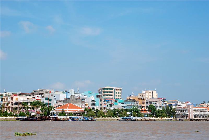 Ninh Kieu Pier seen from afar