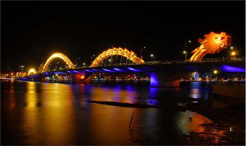 Dragon Bridge by night