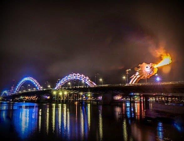 Dragon Bridge spouts fire at night