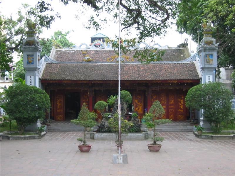 Inside Quan Thanh Temple