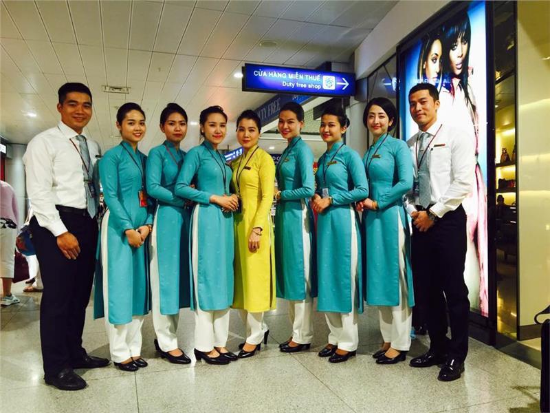 vietnam airlines cabin crew uniform에 대한 이미지 검색결과