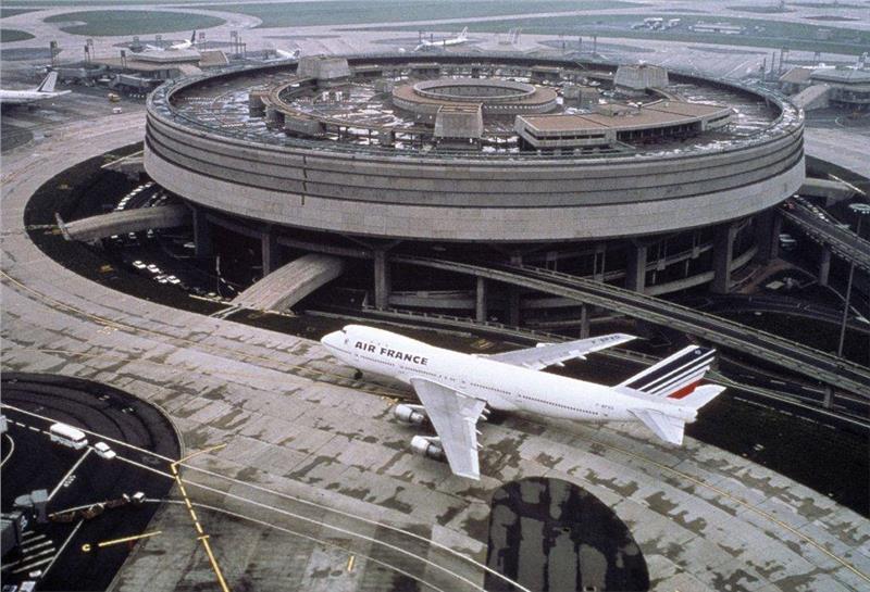 Sân bay quốc tế Paris- Charles-de-Gaulle  Sân bay quốc tế Paris- Charles-de-Gaulle
