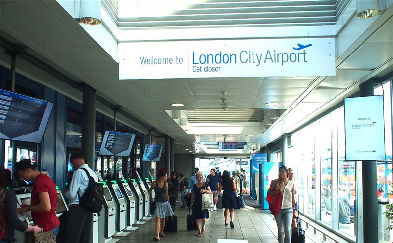 Bên trong nhà ga sân bay London City