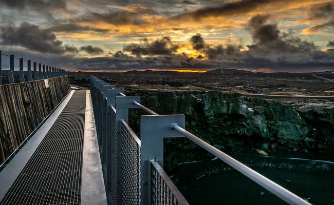 Cầu Bridge Between Continents