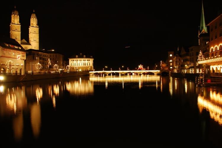 Thành phố Zurich về đêm