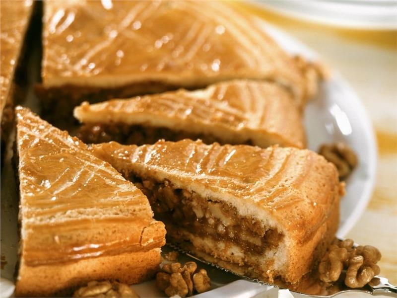 Bánh Bűndnernusstorte