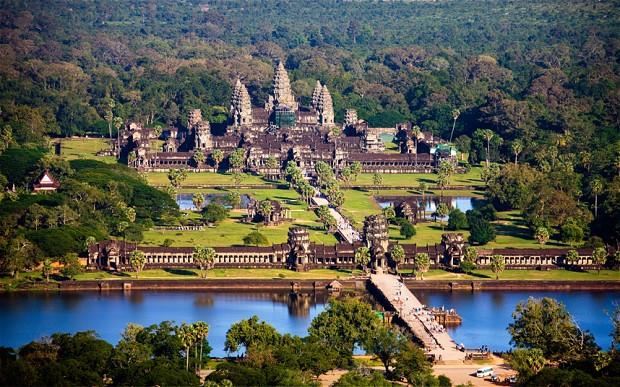 Toàn cảnh Angkor Wat từ phía xa