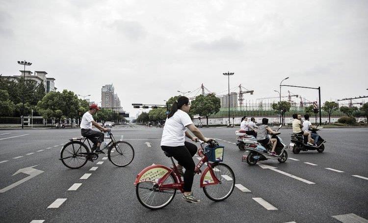 Người dân Hàng Châu tham gia giao thông