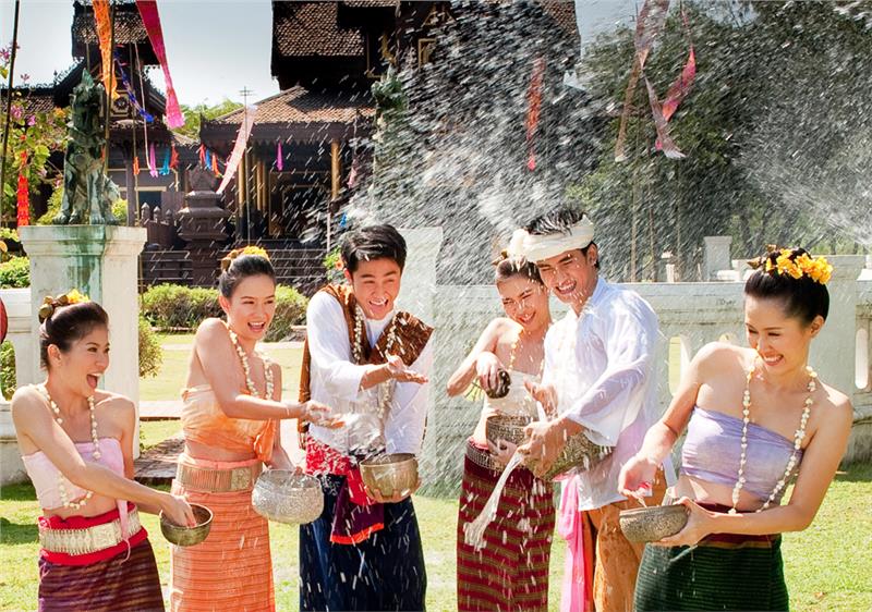 Đến với Thái Lan để tham gia lễ hội té nước của người Thái