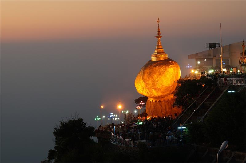 golden-rock-pagoda-at-sunset-729.jpeg