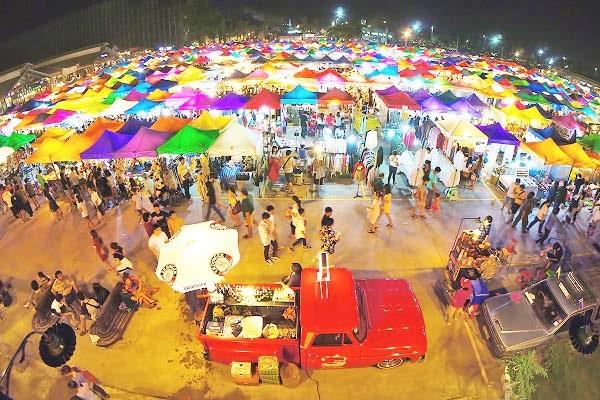 Chợ đêm Rot Fai