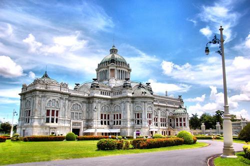 Cung điện Ananta Samakhom 