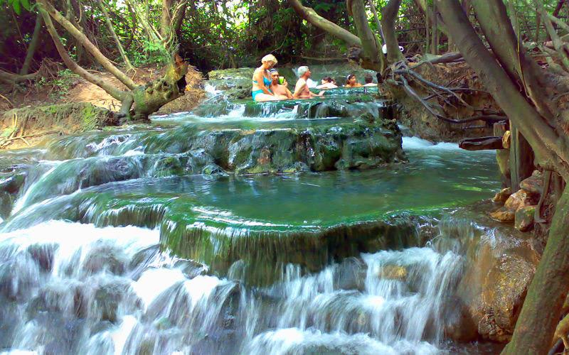 Suối nước nóng