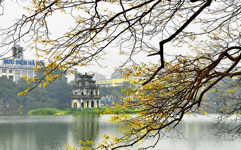 Hồ Gươm là điểm tham quan được nhiều người lựa chọn khi đến Hà Nội