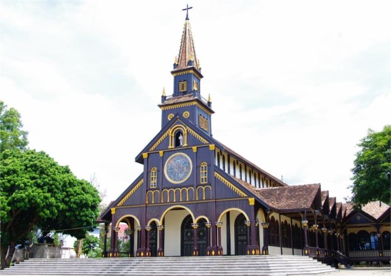 Nhà thờ chính tòa Kon Tum