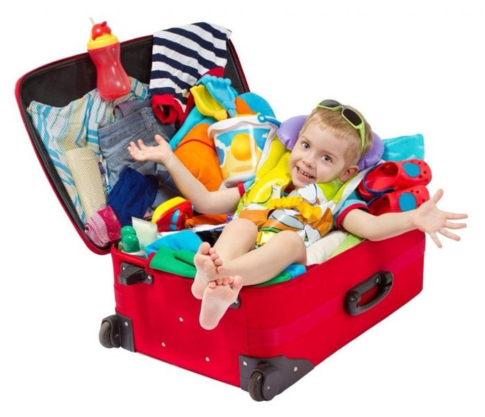 Chuẩn bị trang phục cho bé đi du lịch
