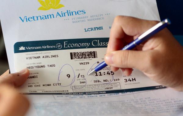 Phí đổi vé máy bay Vietnam Airlines được quy định như thế nào??