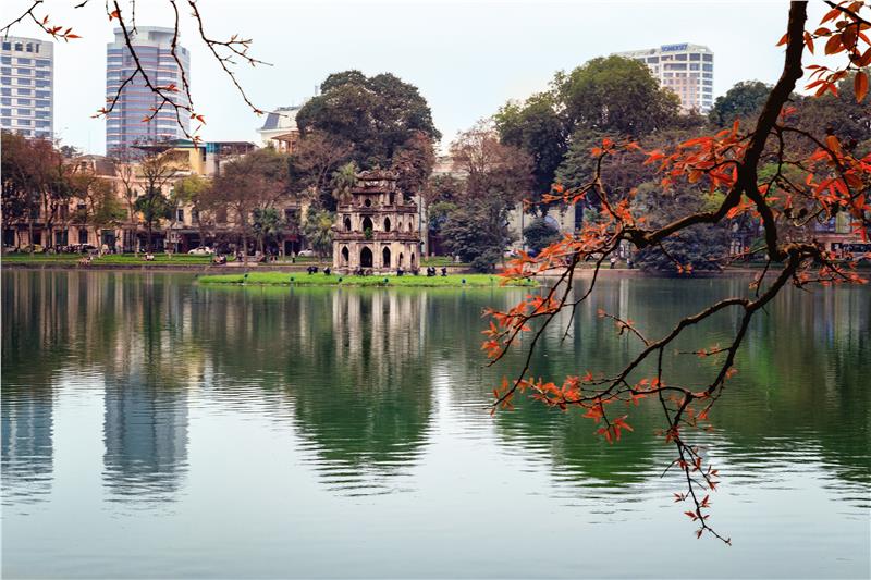 Hồ Hoàn Kiếm với cảnh sắc nên thơ hữu tình
