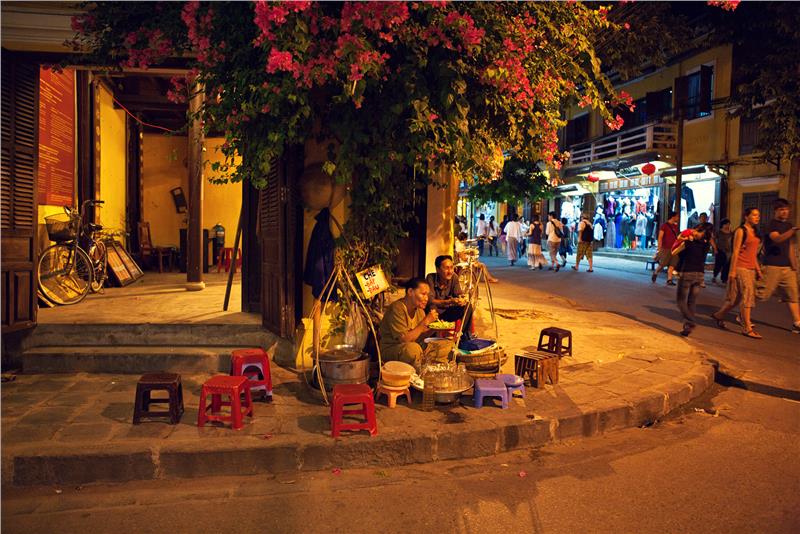Phố Hội về đêm
